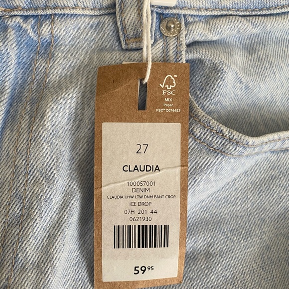 *SOLD* Ultra Highwasted Lightwash Jeans - Picture 4 of 5